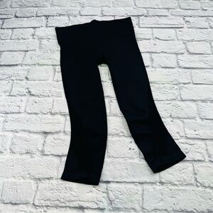 Athleta Breakthrough Laser Cut Seamless Capri Leggings Black Size Small Stretch